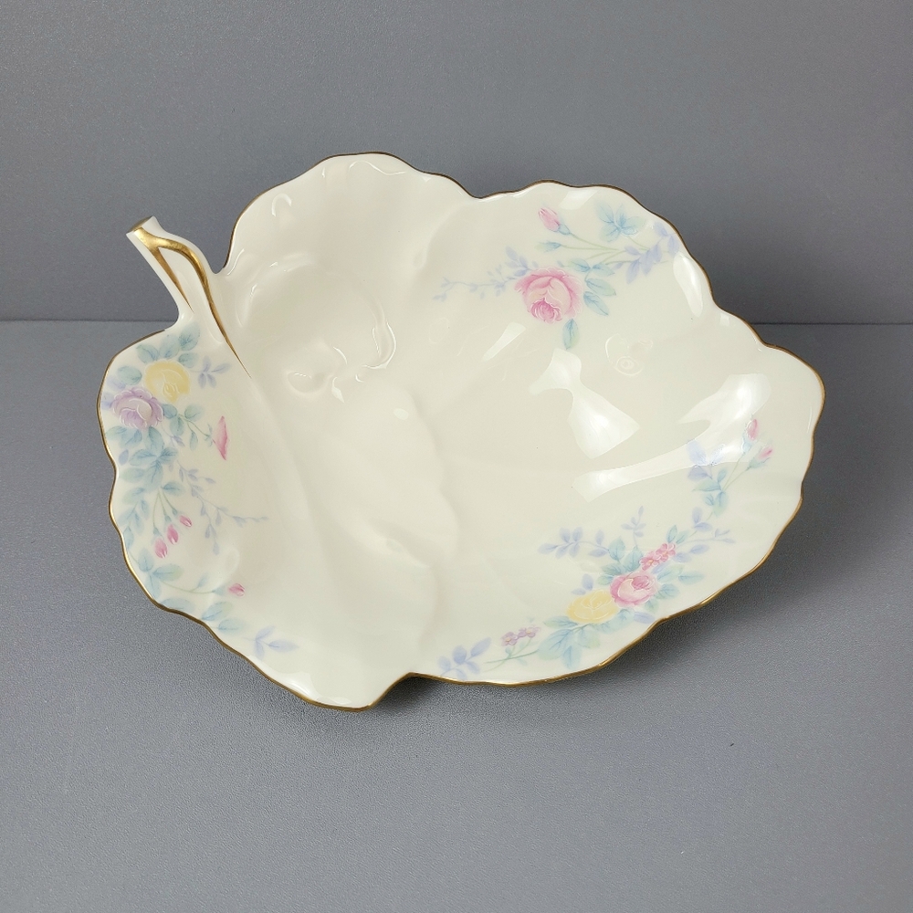 Mikasa English Garden Floral Ivory Bone China Leaf Dish